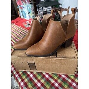 NWOT JOURNEE COLLECTION Womens Black Deep V  Lola Almond Slip On Booties 8.5 M